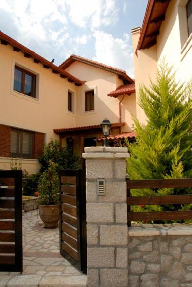 Dryas Guesthouse Полидросос Экстерьер фото